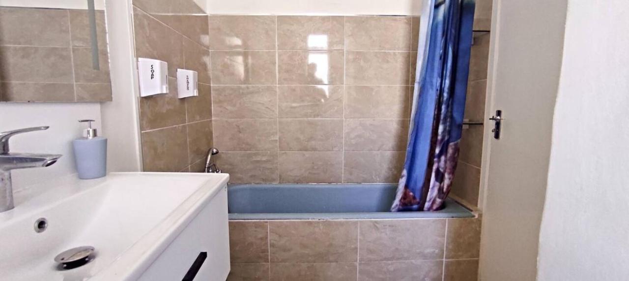 Sea View 2 Bedroom Apartment Marsaskala Exteriör bild